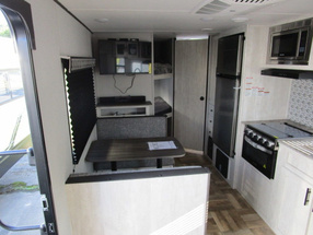 2023 Shasta Shasta Travel Trailer 26BH, $ 27,999