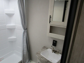 2023 Shasta Shasta Travel Trailer 26BH, $ 27,999