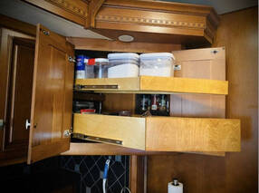 2011 Freightliner XCL Chassis, $ 144,986