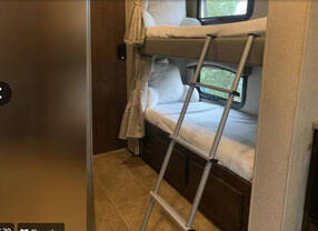 2017 Thor Industries Chateau 31E, $ 69,986