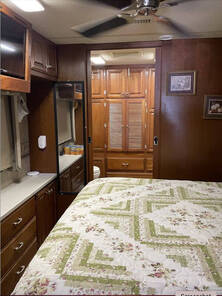 2007 Fleetwood Revolution LE 40L, $ 92,986