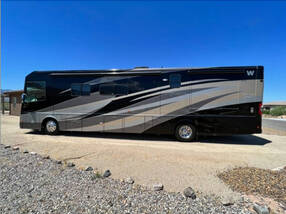 2014 Winnebago Journey 40U, $ 149,986