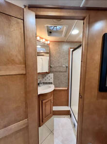 2014 Winnebago Journey 40U, $ 149,986