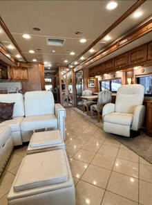 2014 Winnebago Journey 40U, $ 149,986