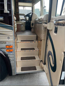 2001 Prevost Royale Coach XL2, $ 193,986