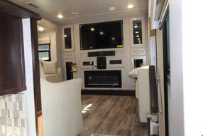 2021 Palomino Columbus 389FL, $ 59,986