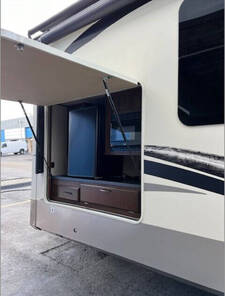 2018 Forest River Palomino Columbus 378MB, $ 43,986