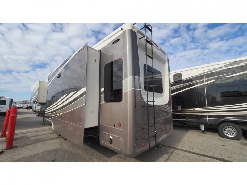 2022 DRV Mobile Suites 40KSSB4, $ 221,242