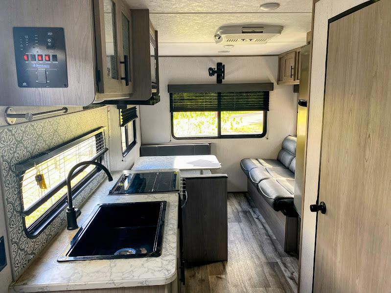 2022 Dutchmen Coleman Lantern LT 202RD, $ 17,999