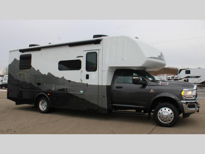 2024 Dynamax Isata 5 Series 28SS, $ 199,990