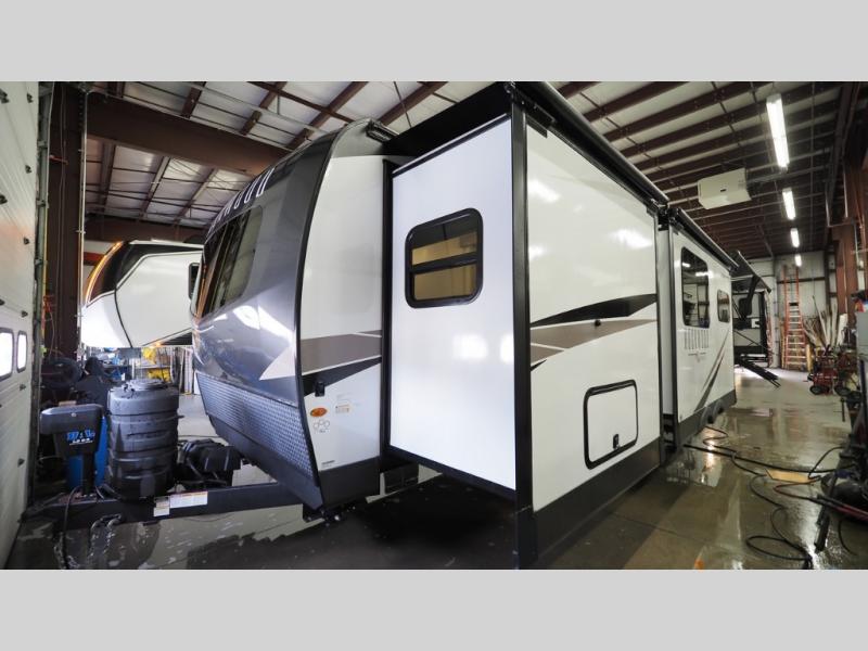 2025 Forest River Rockwood Ultra Lite 2614BS, $ 60,848