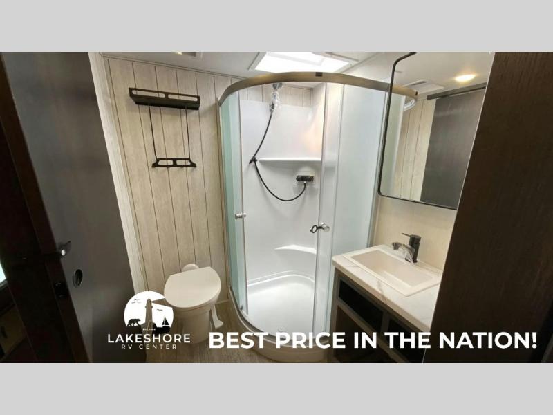 2025 Forest River Cherokee Arctic Wolf Suite 3750 , $ 90,577