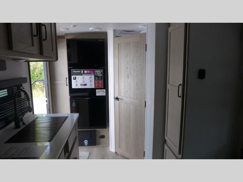 2025 Forest River Flagstaff Micro Lite 22FBS, $ 47,278