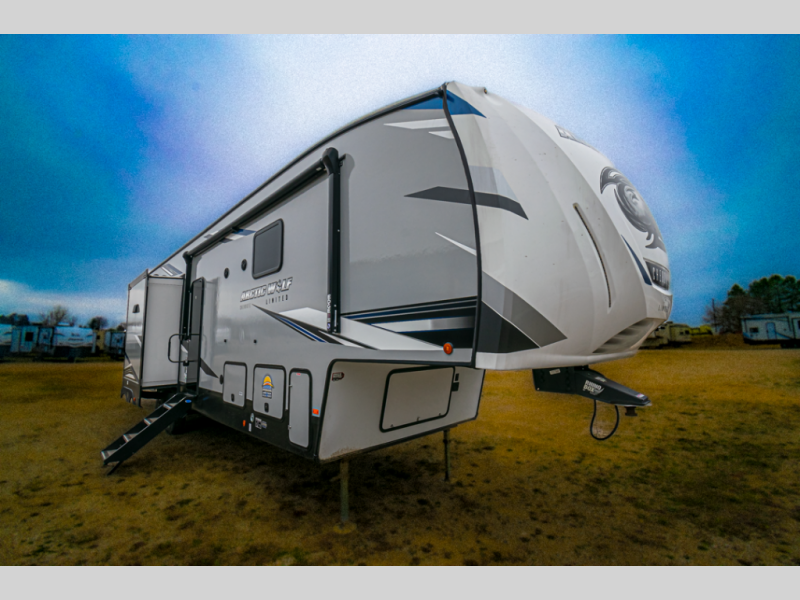 2022 Forest River Cherokee Arctic Wolf 3770 SUITE, $ 0