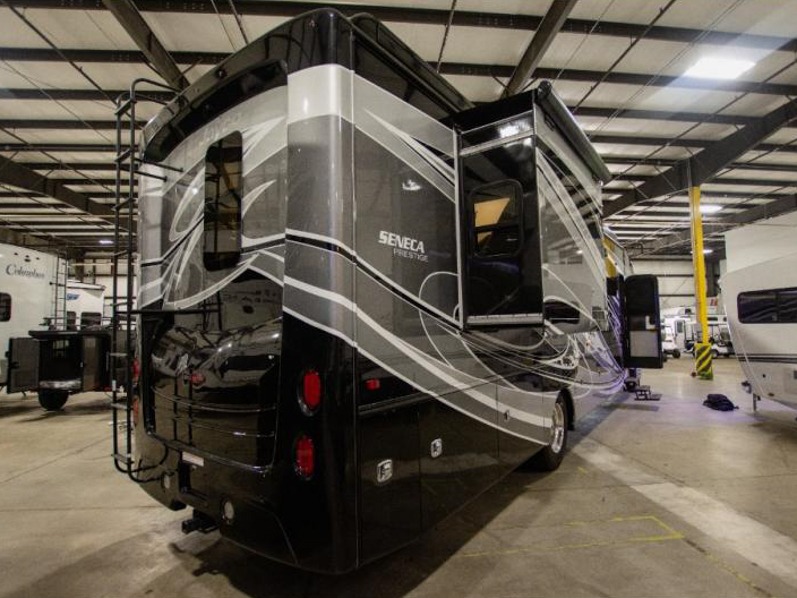 2024 Jayco Seneca Prestige 37K, $ 244,990