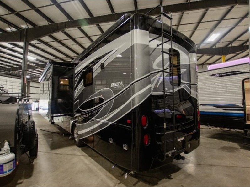 2024 Jayco Seneca Prestige 37K, $ 244,990