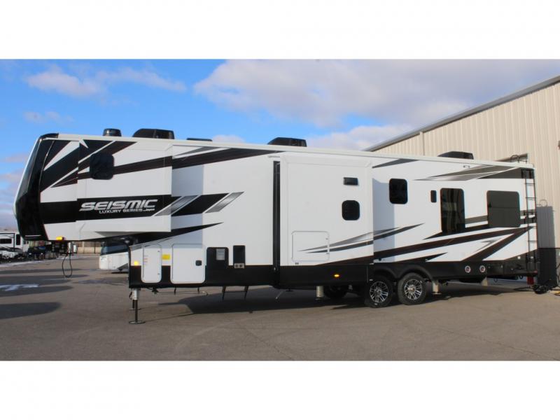 2023 Jayco Seismic Luxury Series 3512, $ 99,990