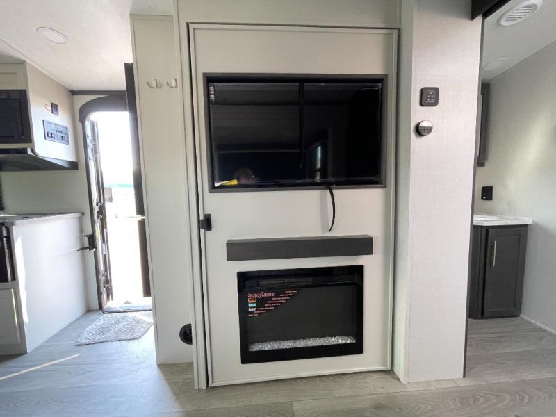 2026 Keystone Cougar Half-Ton (Travel Trailer) 25F, $ 61,050