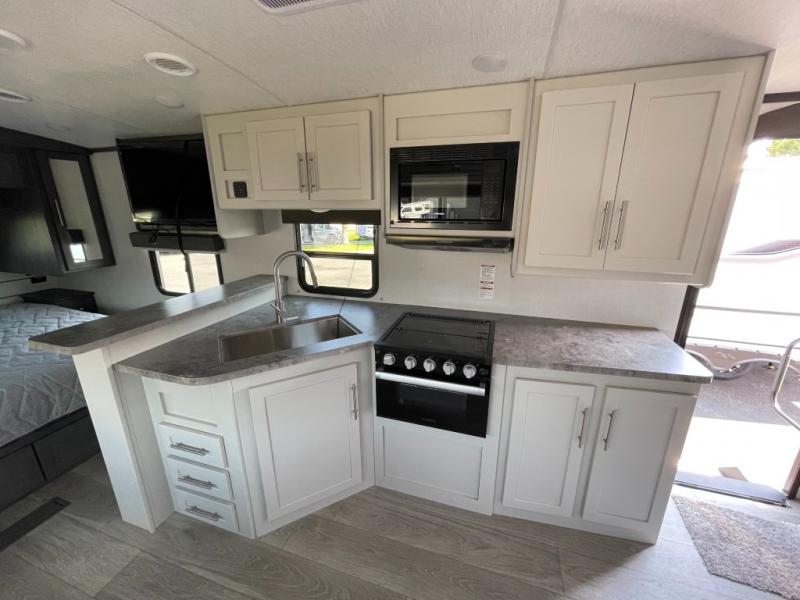 2026 Keystone Cougar Half-Ton (Travel Trailer) 22R, $ 53,203