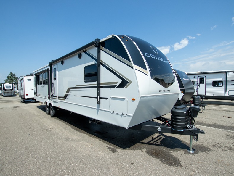 2026 Keystone Cougar Half-Ton (Travel Trailer) 33R, $ 67,750