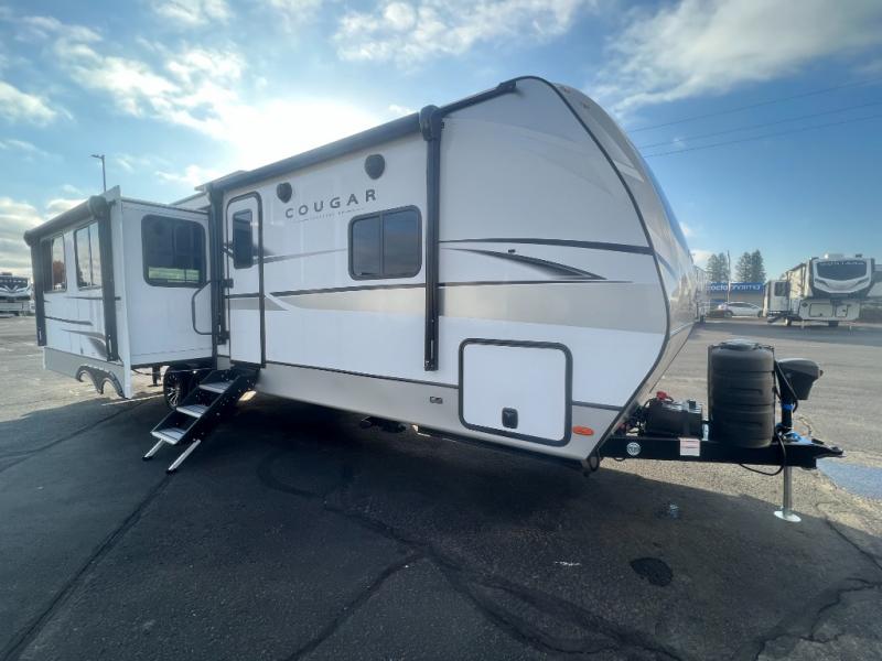 2025 Keystone Cougar Half-Ton (Travel Trailer) 29R, $ 58,990