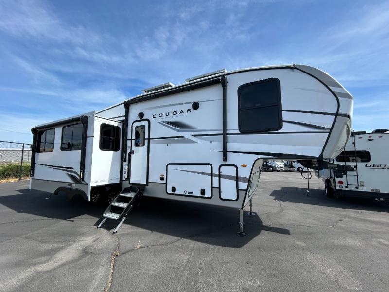 2025 Keystone Cougar Half-Ton (Fifth Wheel) 29RLI, $ 65,990