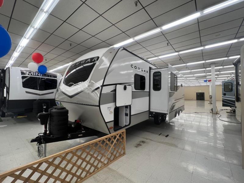2025 Keystone Cougar Half-Ton (Travel Trailer) 22M, $ 45,990