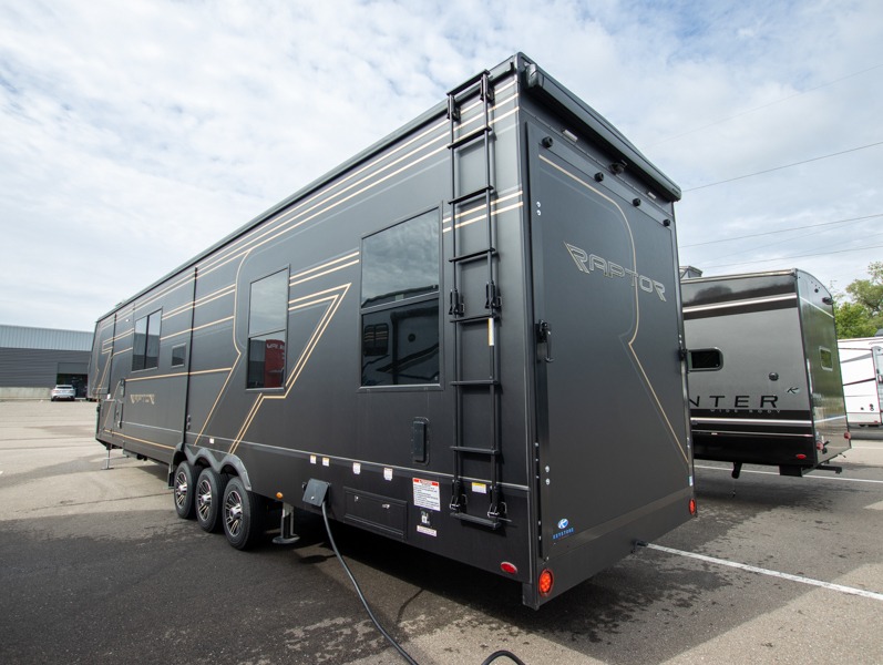 2025 Keystone Raptor 433, $ 183,865
