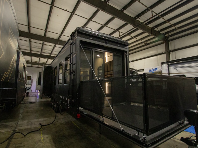 2025 Keystone Raptor 415, $ 180,865