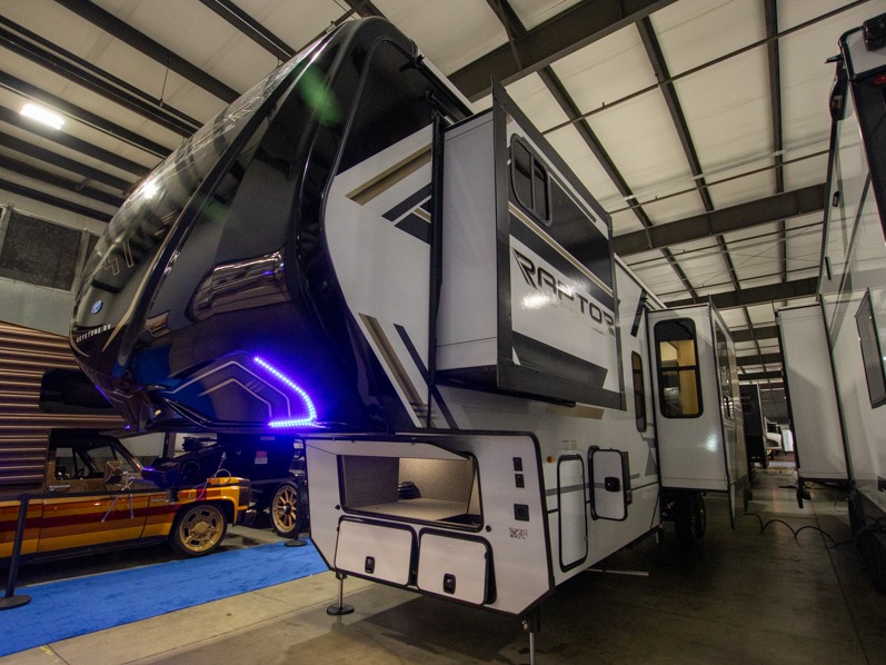 2025 Keystone Raptor Carbon Series (Fifth Wheel) 3, $ 79,990