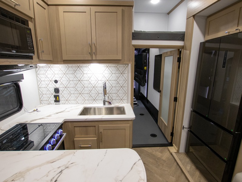 2025 Keystone Raptor Carbon Series (Fifth Wheel) 3, $ 79,990