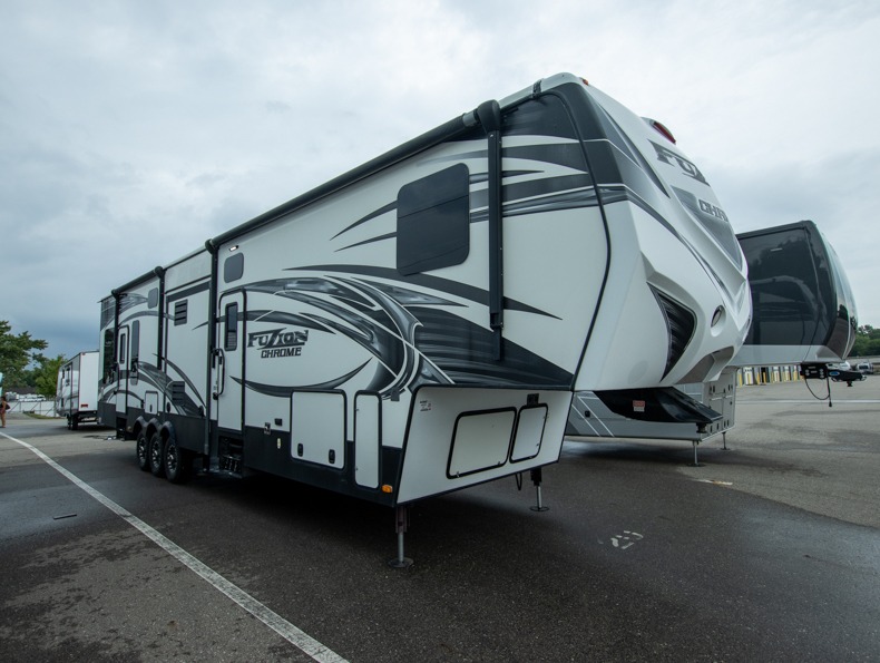 2015 Keystone Fuzion 390, $ 0