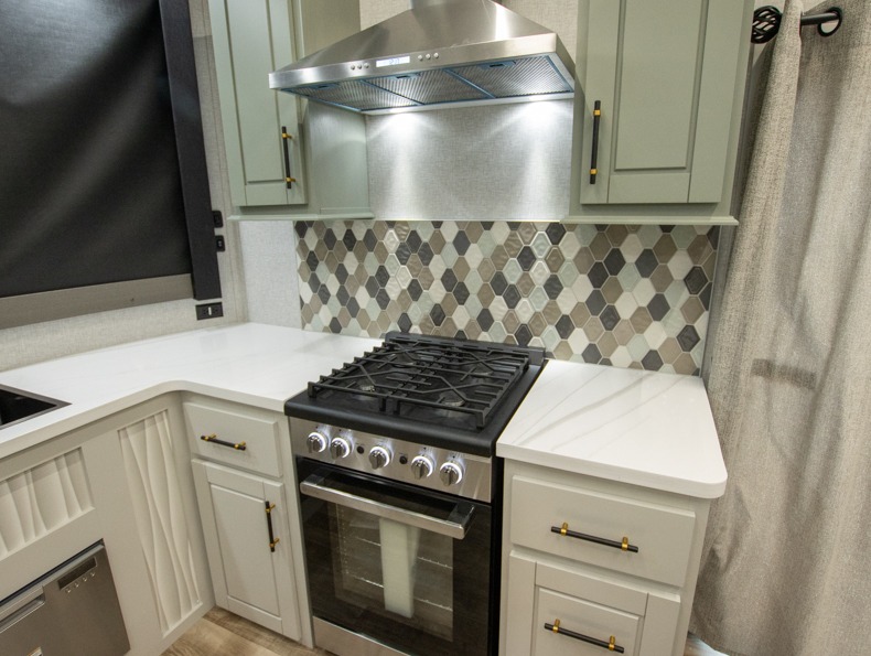 2025 Redwood Regency 3881FKL, $ 0