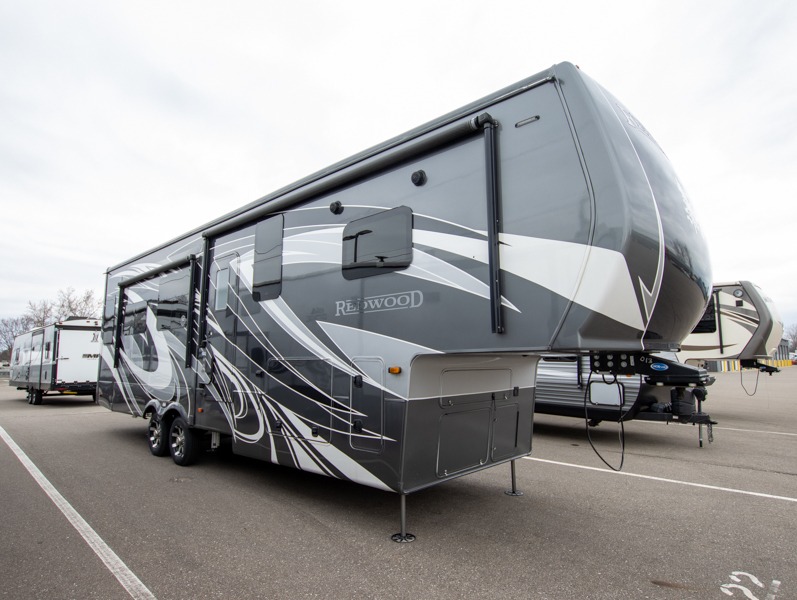 2023 Redwood Redwood RW3401RL, $ 107,990