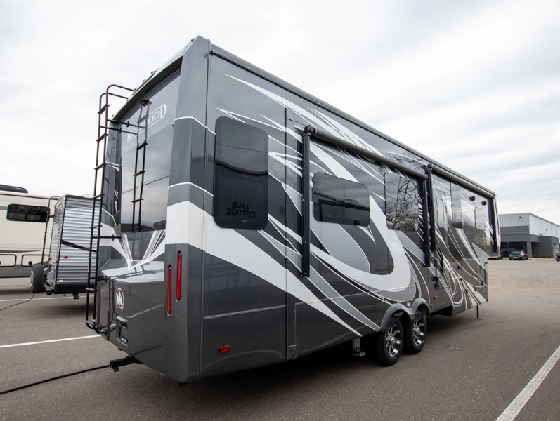 2023 Redwood Redwood RW3401RL, $ 107,990