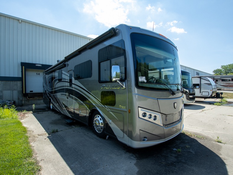 2022 Thor Motor Coach Palazzo 37.4, $ 0