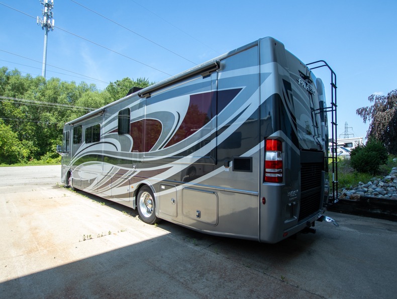 2022 Thor Motor Coach Palazzo 37.4, $ 0