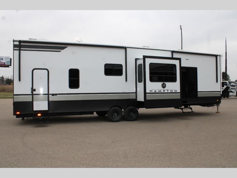 2025 CrossRoads Hampton HP388FKL, $ 104,305