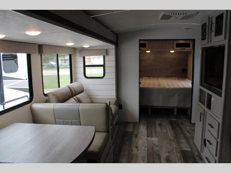 2025 CrossRoads Sunset Trail Super Lite SS253RB, $ 51,258